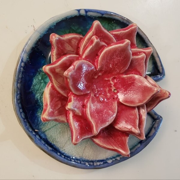 Fleur lotus céramique émaillée sérénité argile (Moyen)